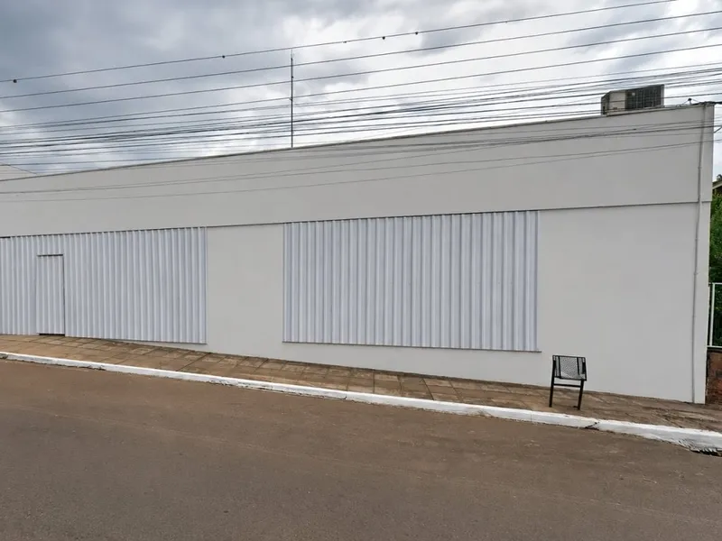 Comercial em leilão