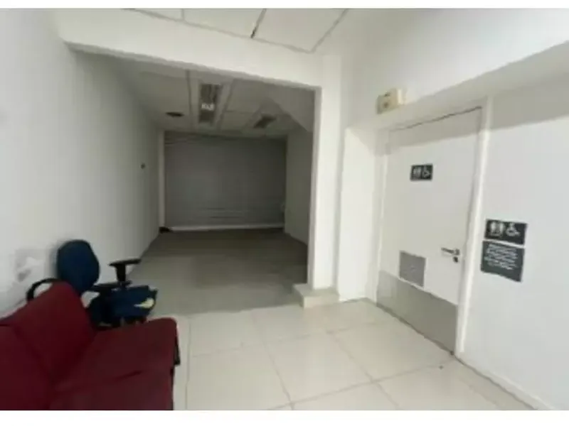 Comercial em leilão