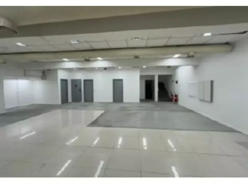 Comercial em leilão