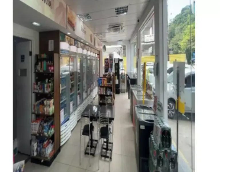 Comercial em leilão