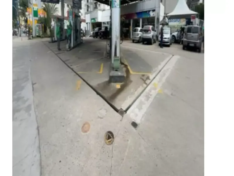 Comercial em leilão