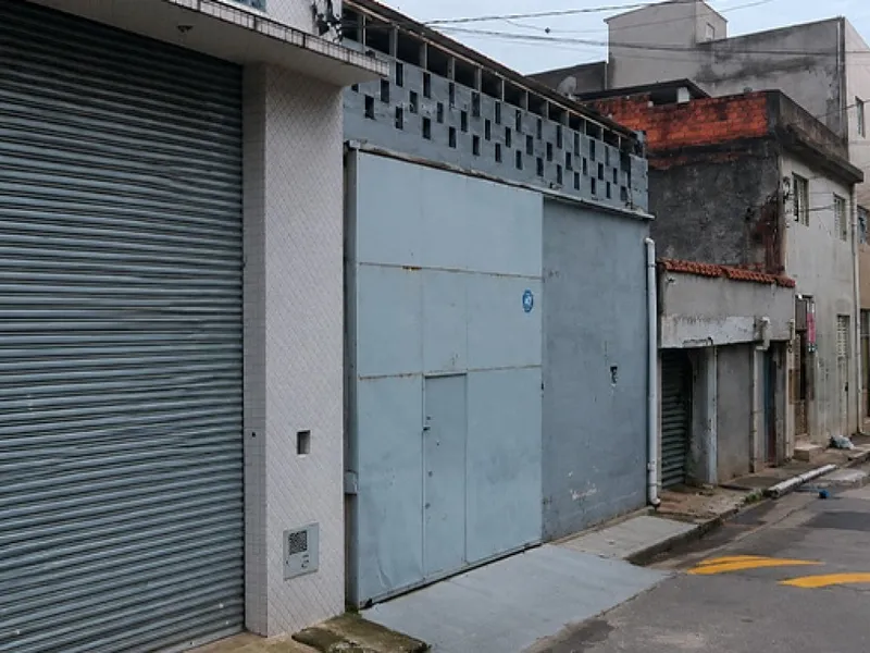 Comercial em leilão