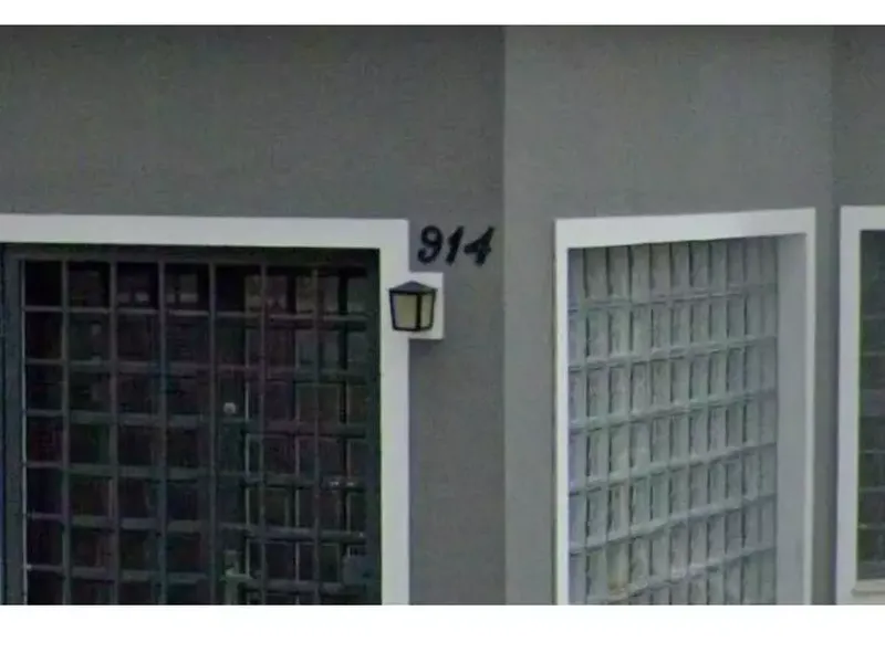 Comercial em leilão