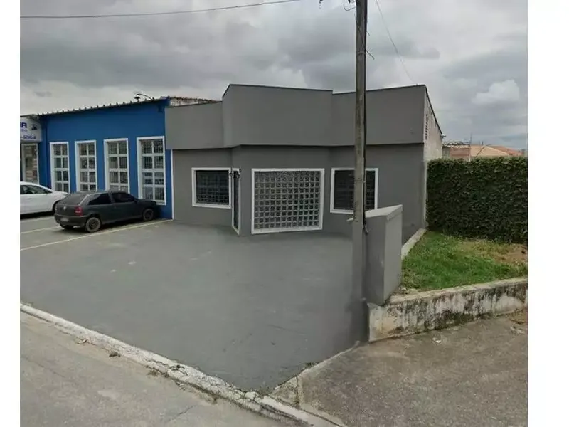Comercial em leilão