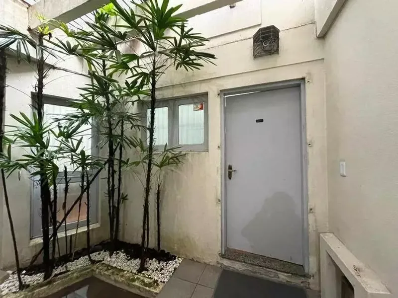 Comercial em leilão