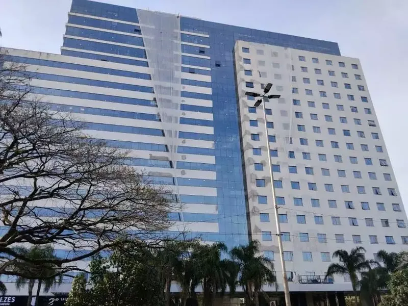 Comercial em leilão
