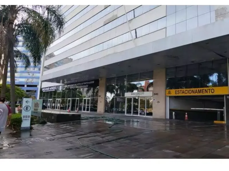 Comercial em leilão