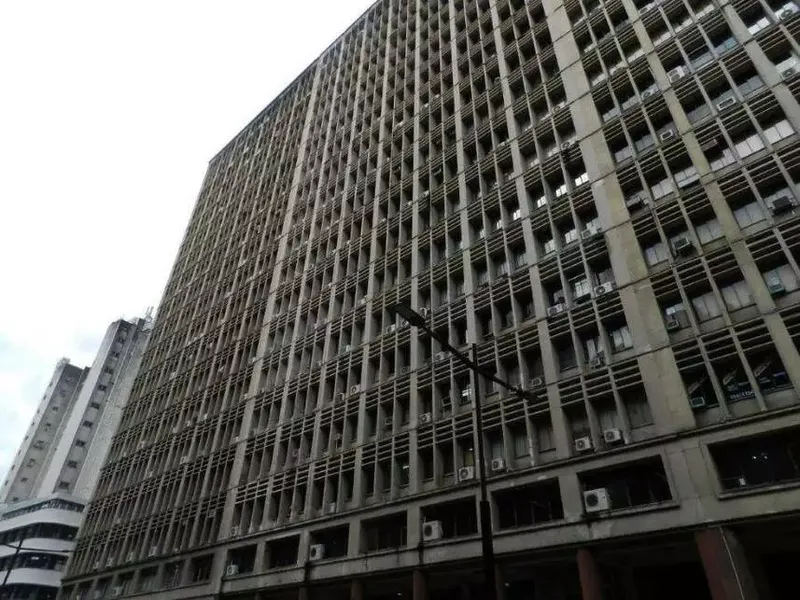 Comercial em leilão