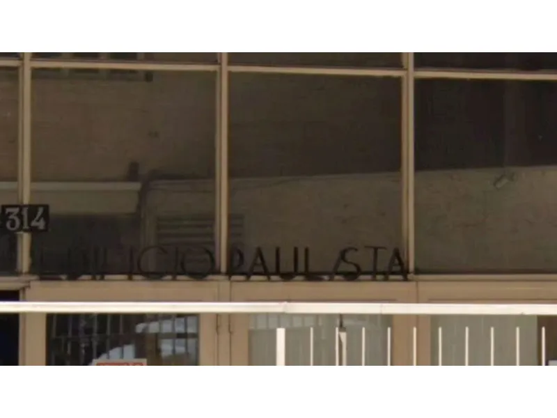 Comercial em leilão