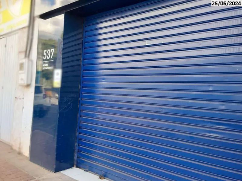 Comercial em leilão