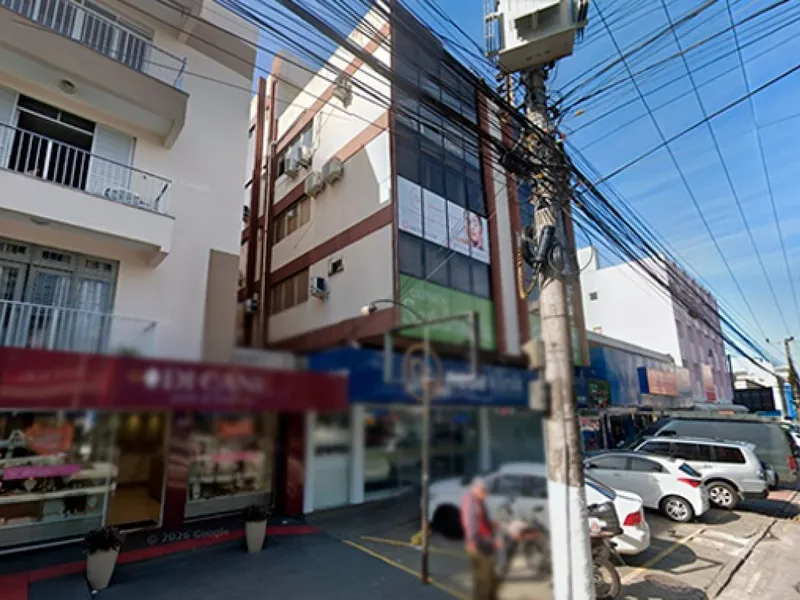 Comercial em leilão