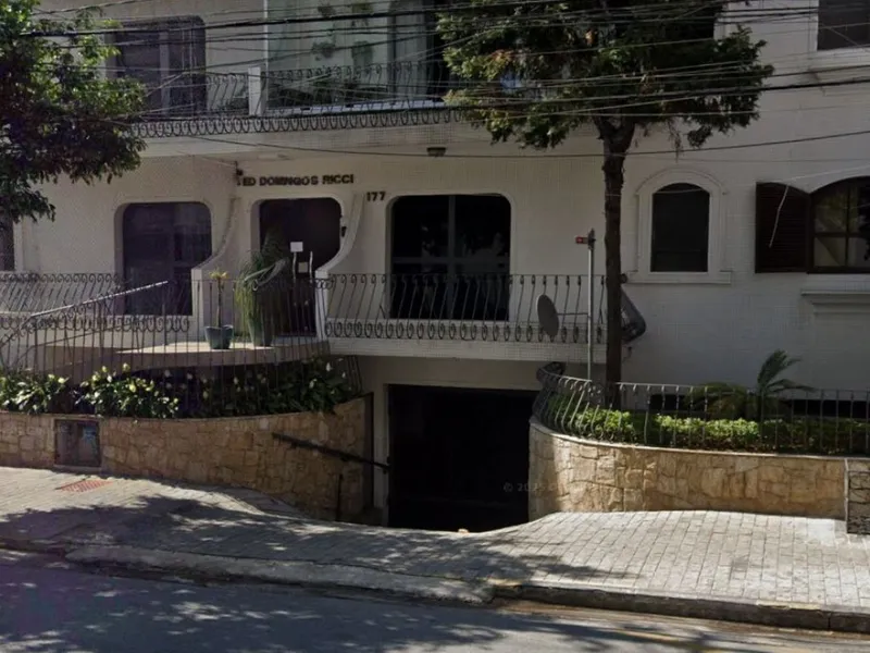 Outros em leilão