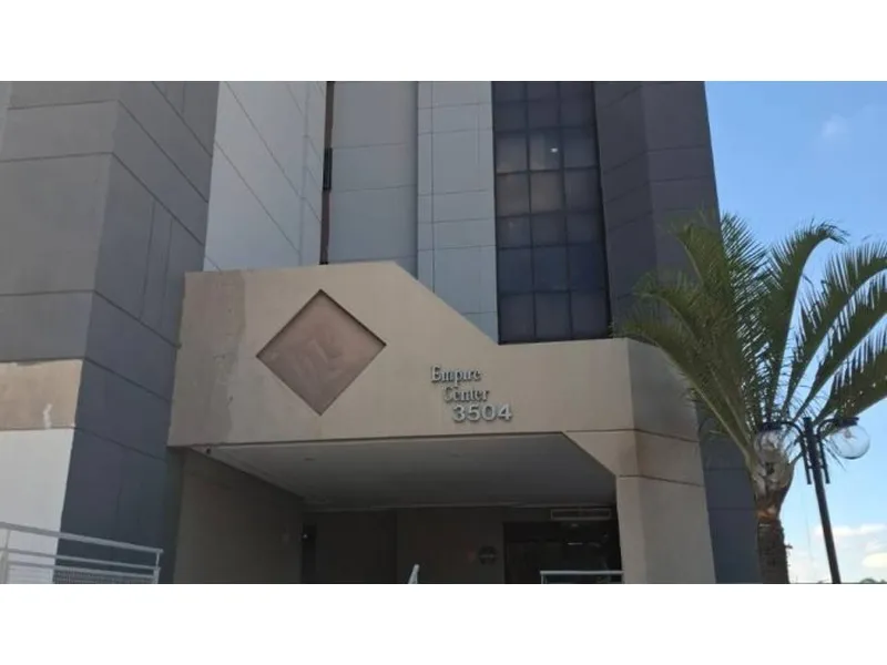 Comercial em leilão