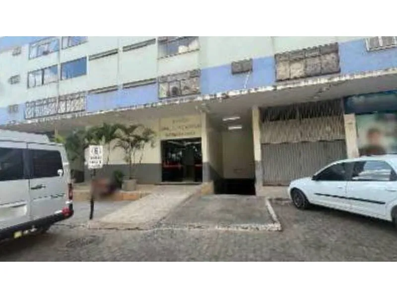 Comercial em leilão