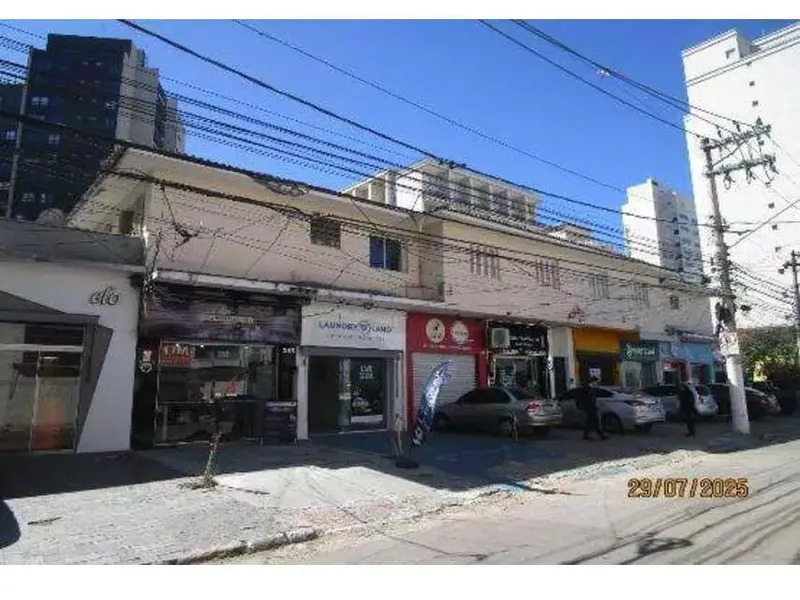 Comercial em leilão