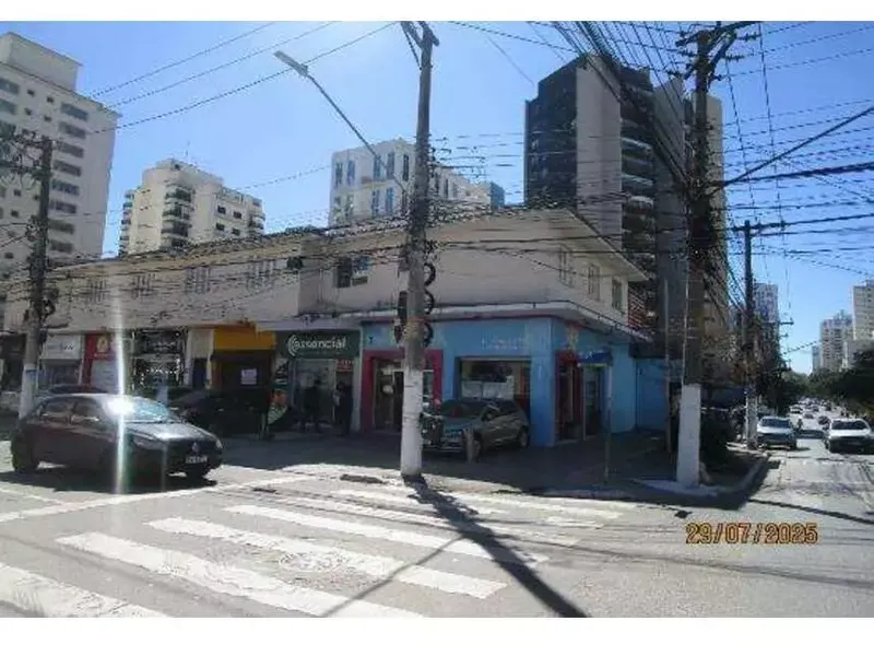 Comercial em leilão