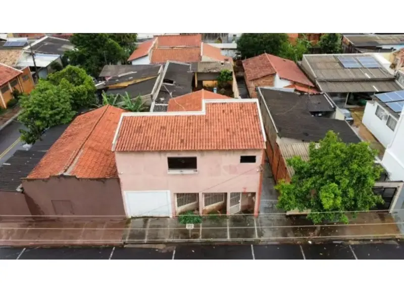 Outros em leilão