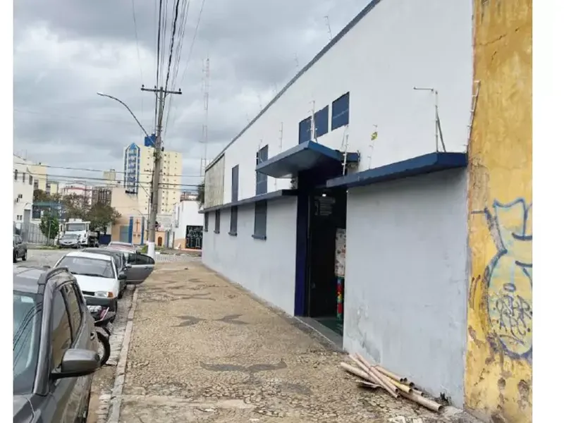 Comercial em leilão