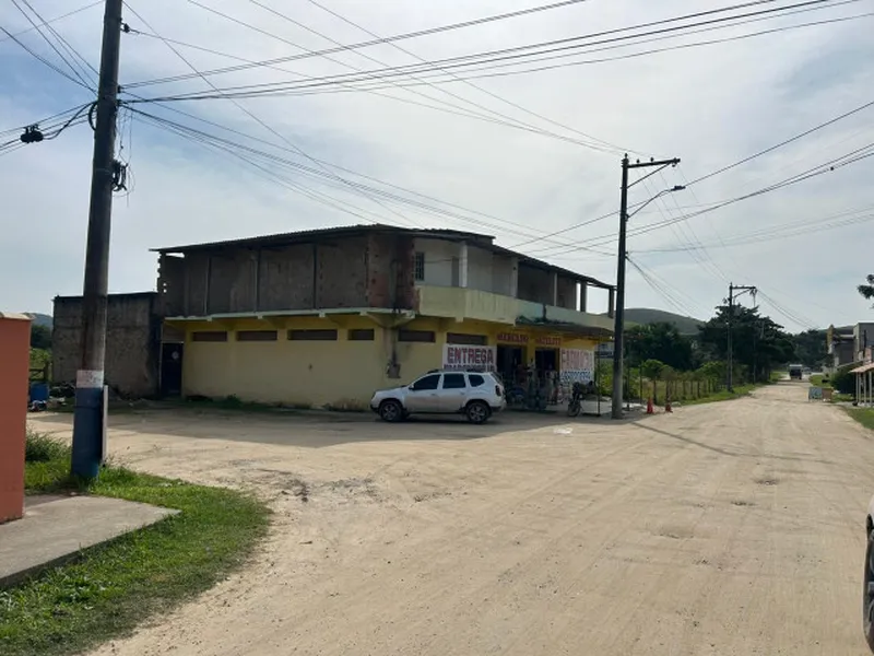 Comercial em leilão