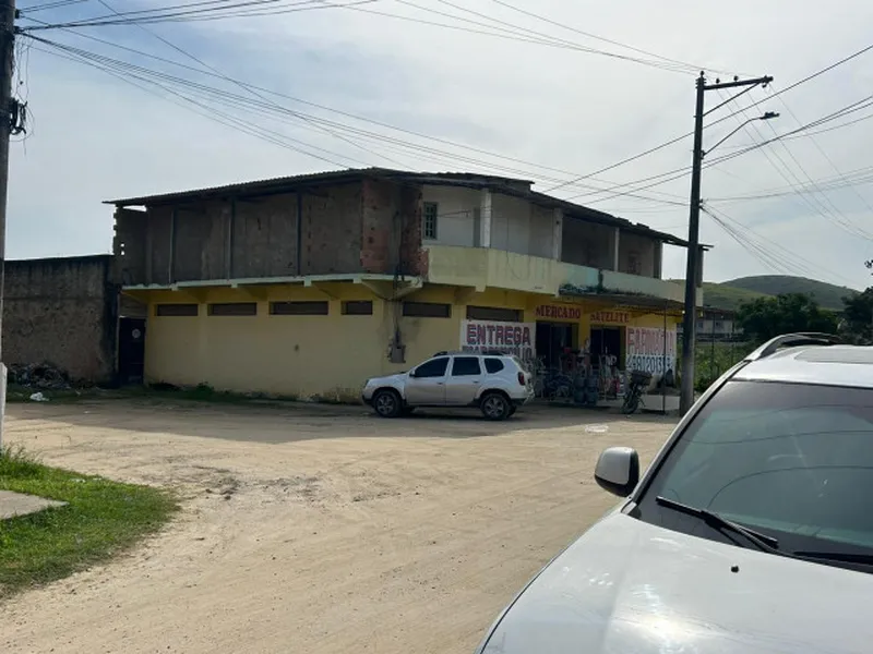 Comercial em leilão