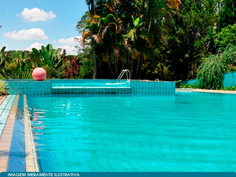 Comercial em leilão
