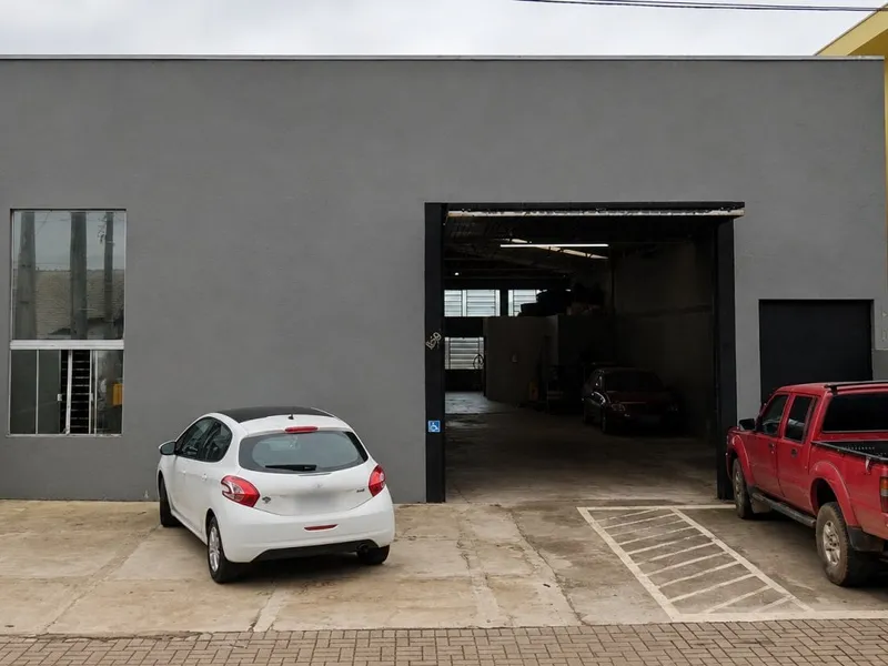Comercial em leilão