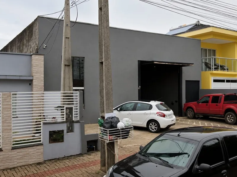 Comercial em leilão