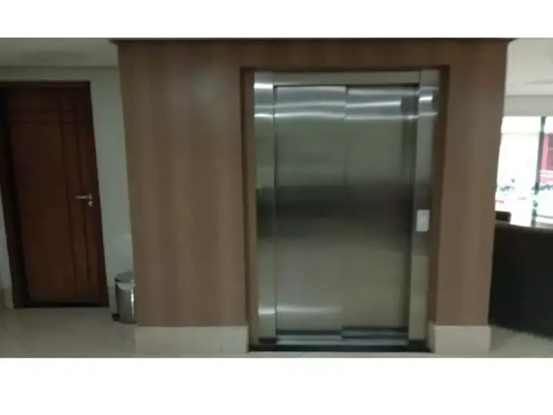 Comercial em leilão