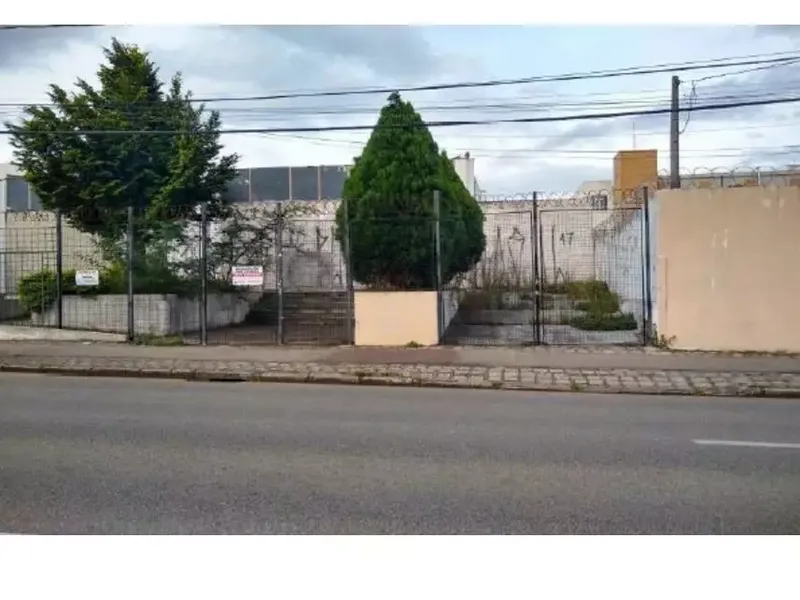 Comercial em leilão