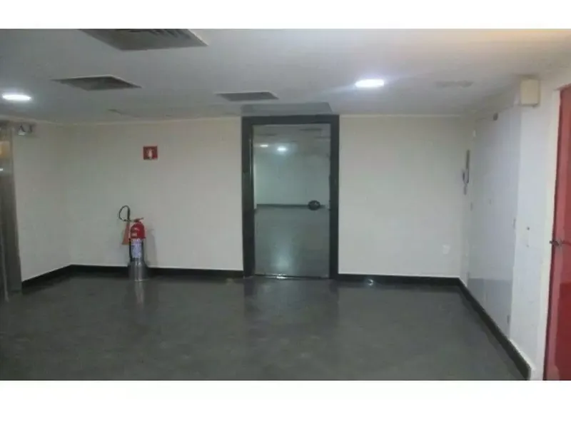 Comercial em leilão