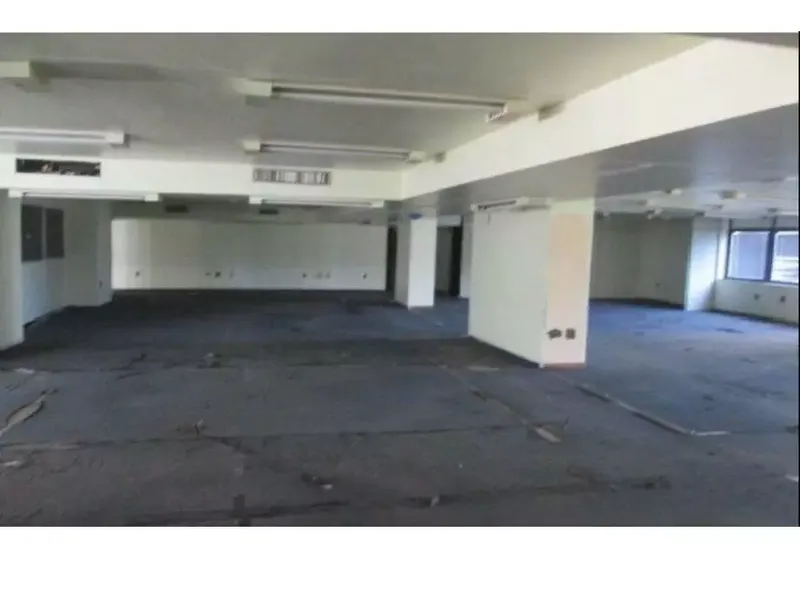 Comercial em leilão