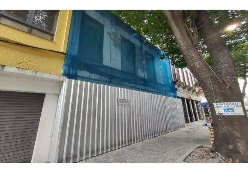 Comercial em leilão