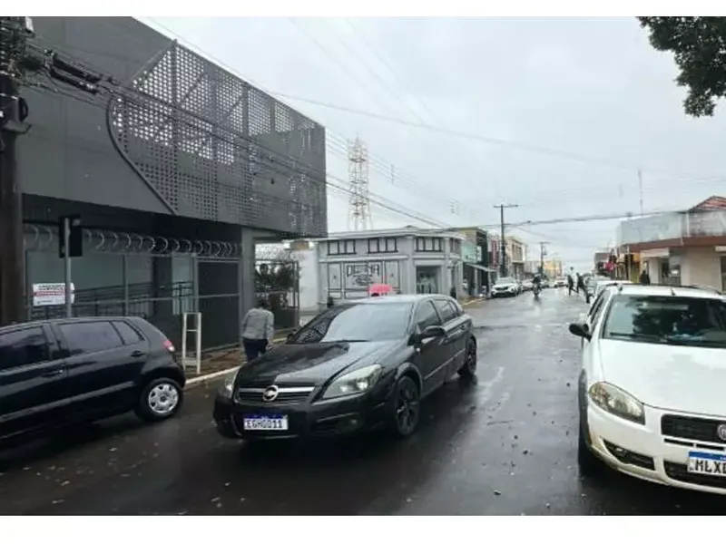Comercial em leilão