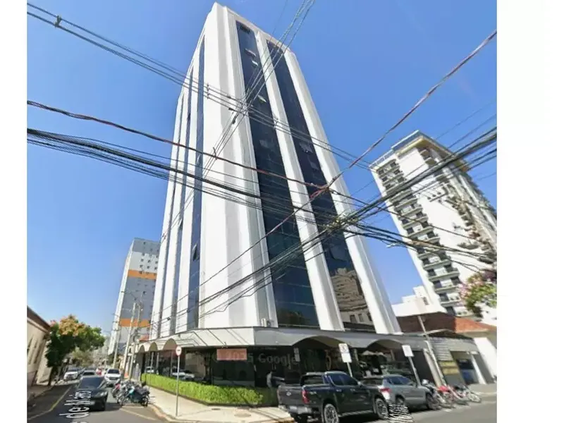 Comercial em leilão