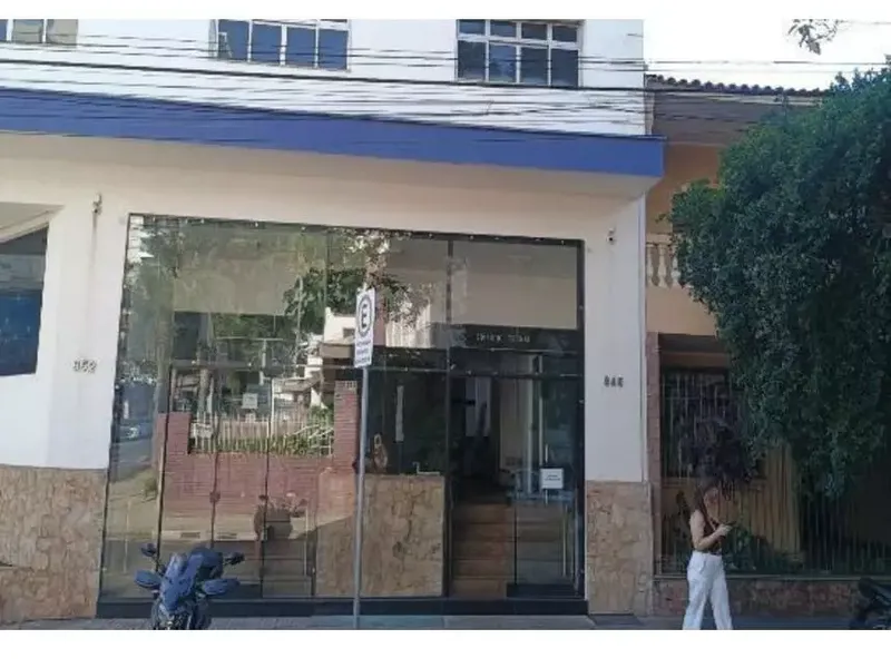 Comercial em leilão