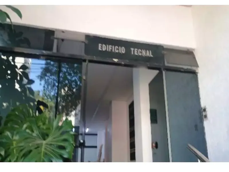 Comercial em leilão