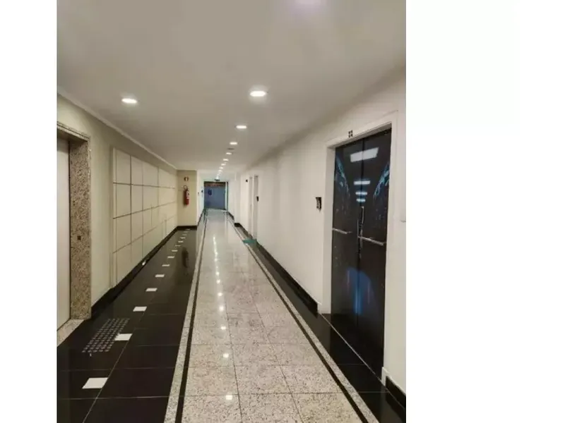 Comercial em leilão