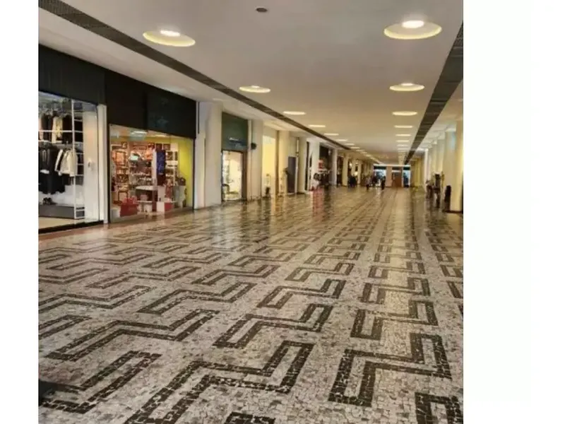 Comercial em leilão