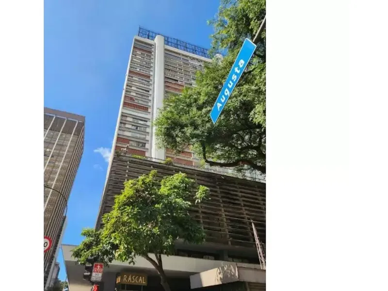 Comercial em leilão