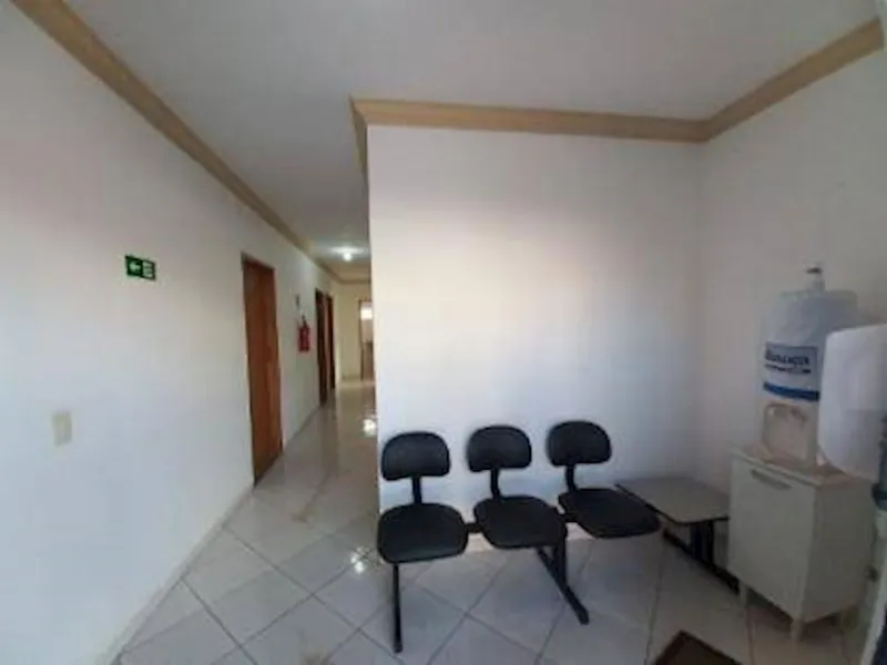 Comercial em leilão