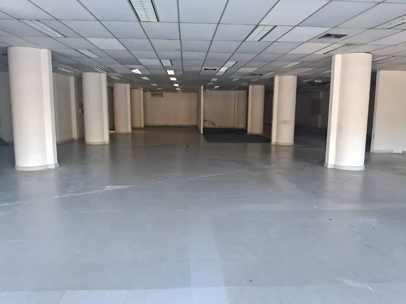 Comercial em leilão
