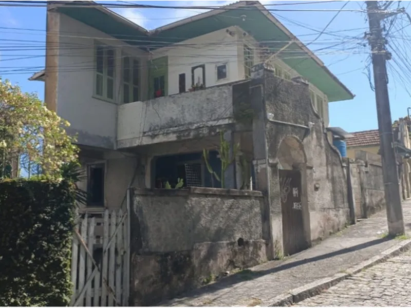 Outros em leilão