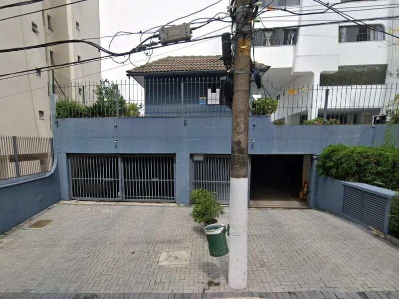 Outros em leilão