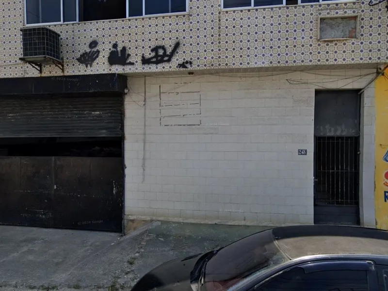 Comercial em leilão