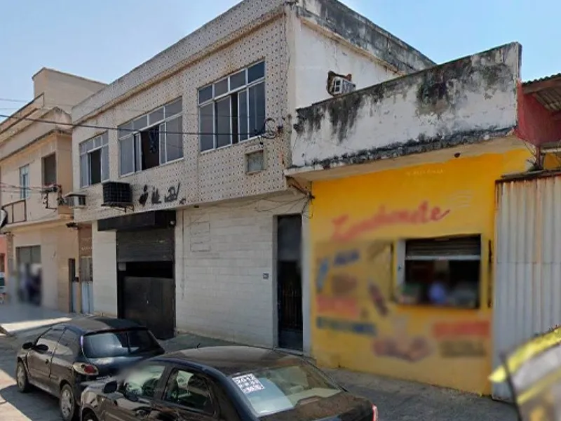 Comercial em leilão