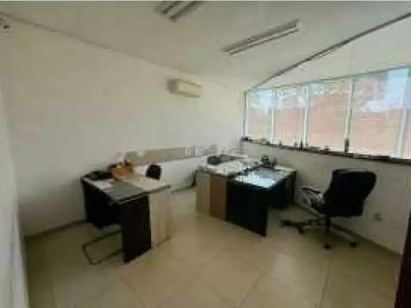 Comercial em leilão