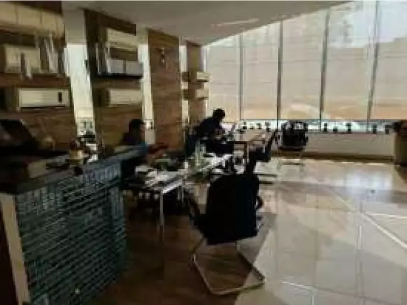 Comercial em leilão