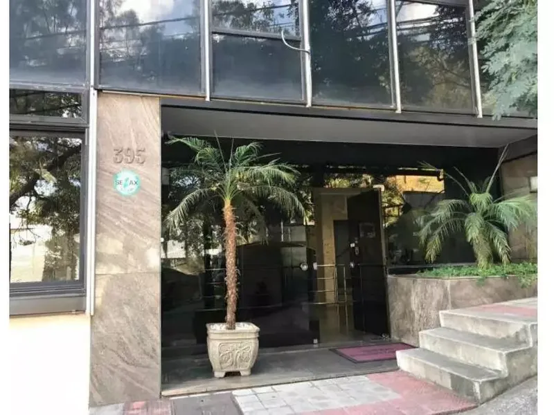 Comercial em leilão