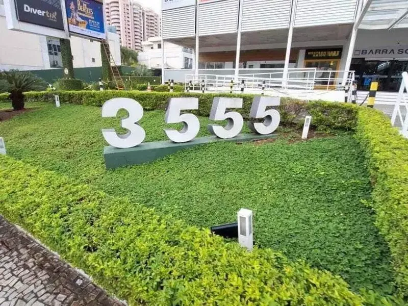 Comercial em leilão