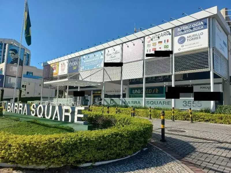 Comercial em leilão